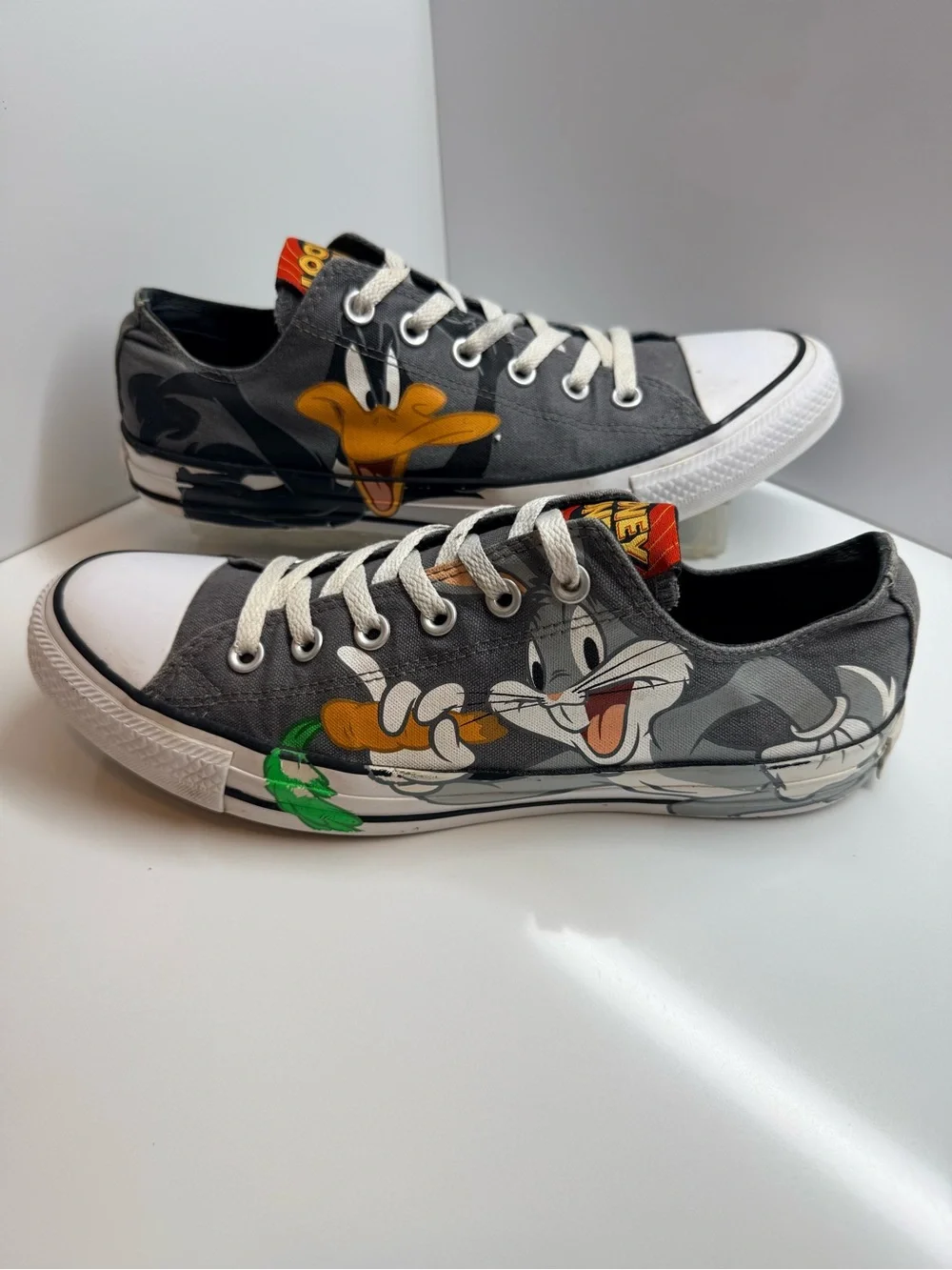 🥕Converse All Star Looney Tunes Bugs Bunny Daffy Duck Low Top Sneaker - Picture 2 of 6